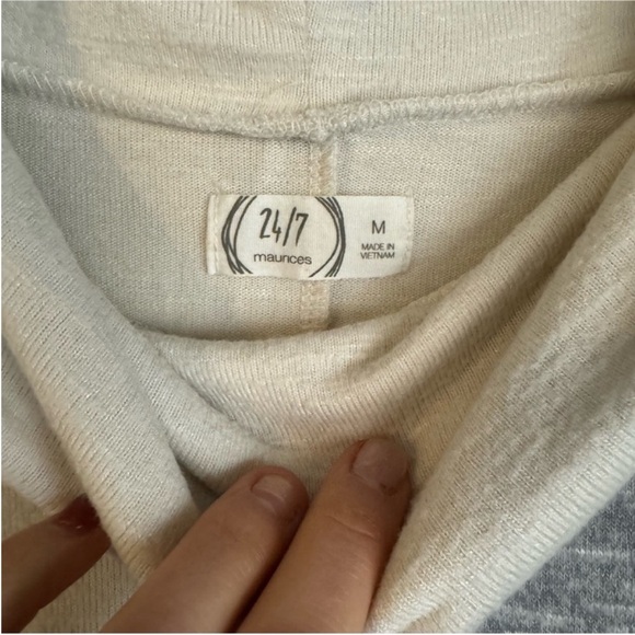 Cowl neck Ivory, Grey and black Sweater - Picture 6 of 6